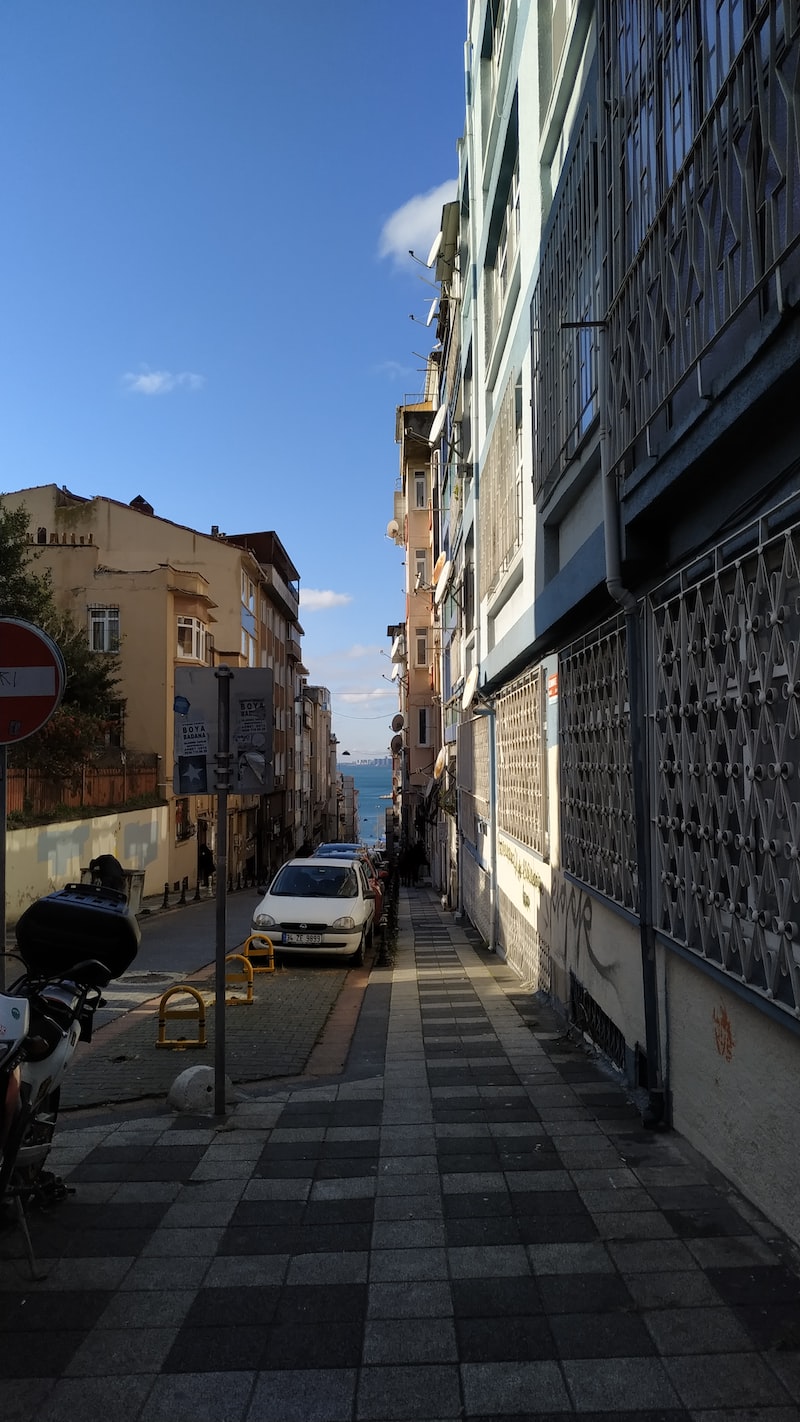 Akçay'da Deniz Kenarında Güneşin Tadını Çıkarmak Akçay'da Deniz Kenarında Güneşin Tadını Çıkarmak